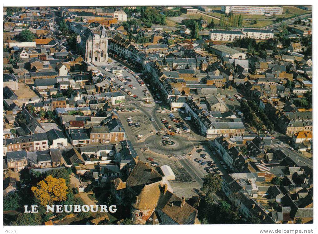 Carte Postale 27. Le Neubourg Vue D´avion Trés Beau Plan - Le Neubourg