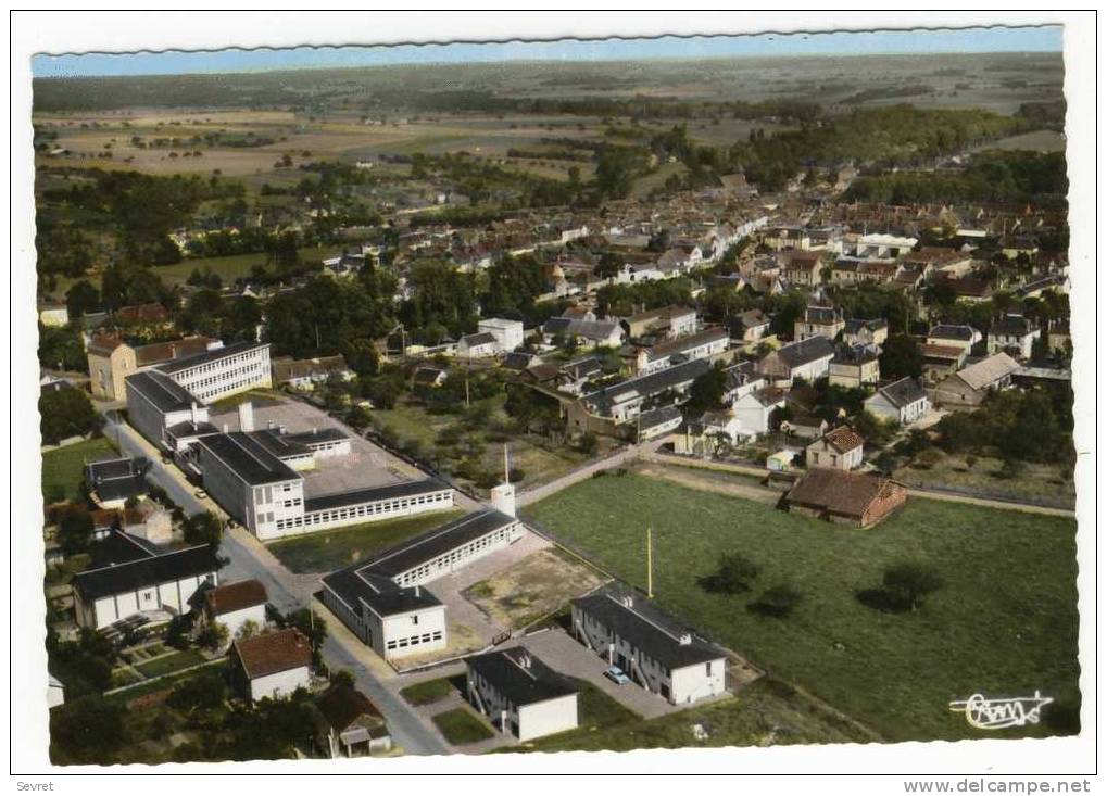 COURTENAY. - Vue Aérienne. Le Groupe Scolaire.  CPM - Courtenay