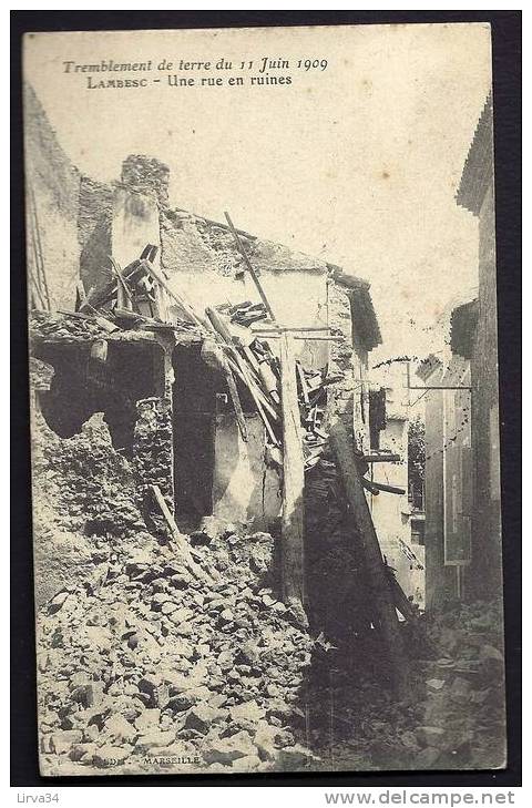 CPA  ANCIENNE- FRANCE- LAMBESC (13)- SÉISME DE JUIN 1909- UNE RUE EN RUINE EN GROS PLAN - Lambesc