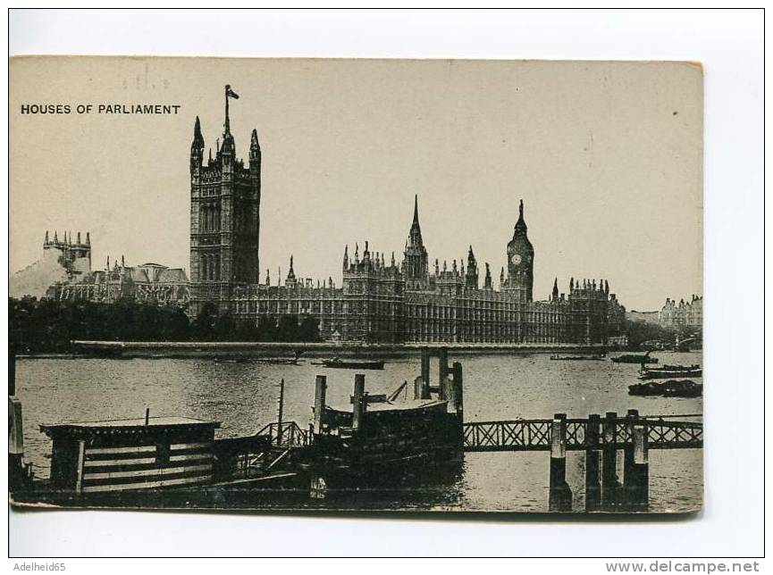 Unusual View With Embankment In Front, Houses Of Parliament London, Boats The Auto-photo Series - Houses Of Parliament