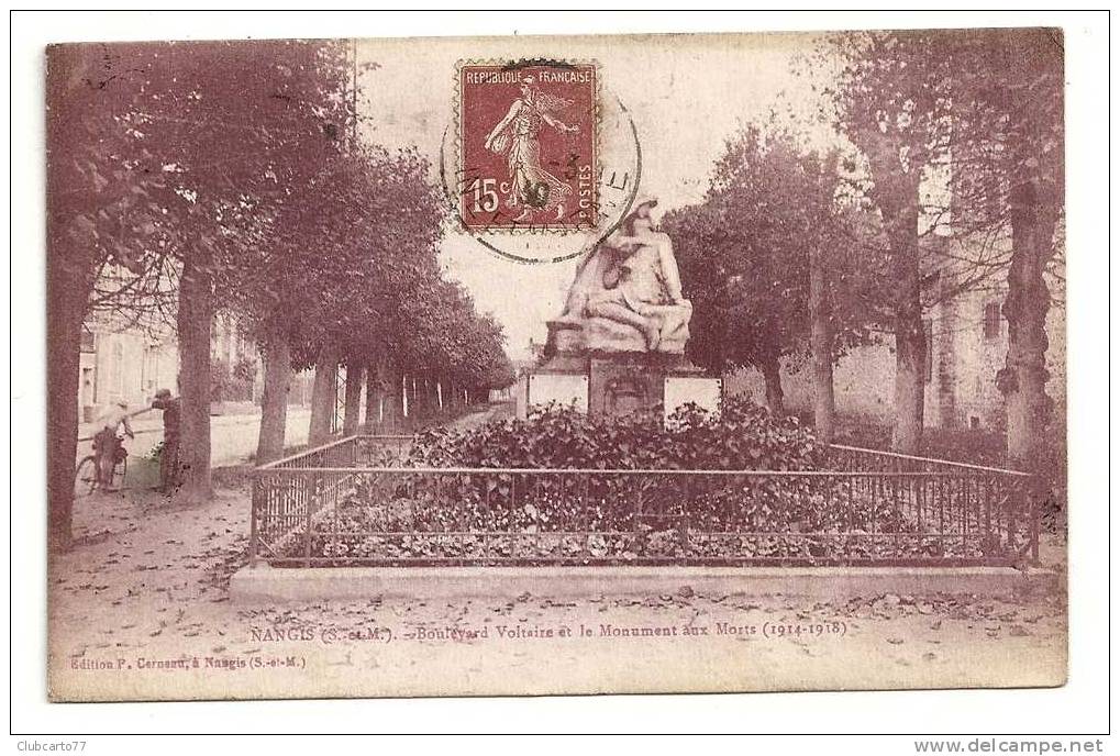 Nangis (77) : Monument Aux Morts Et Vue De La Place Env 1930 (animée). - Nangis