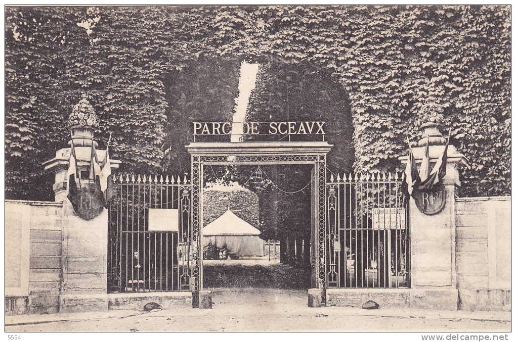 Cpa 92 Hauts De Seine Sceaux Entree Du Parc - Sceaux