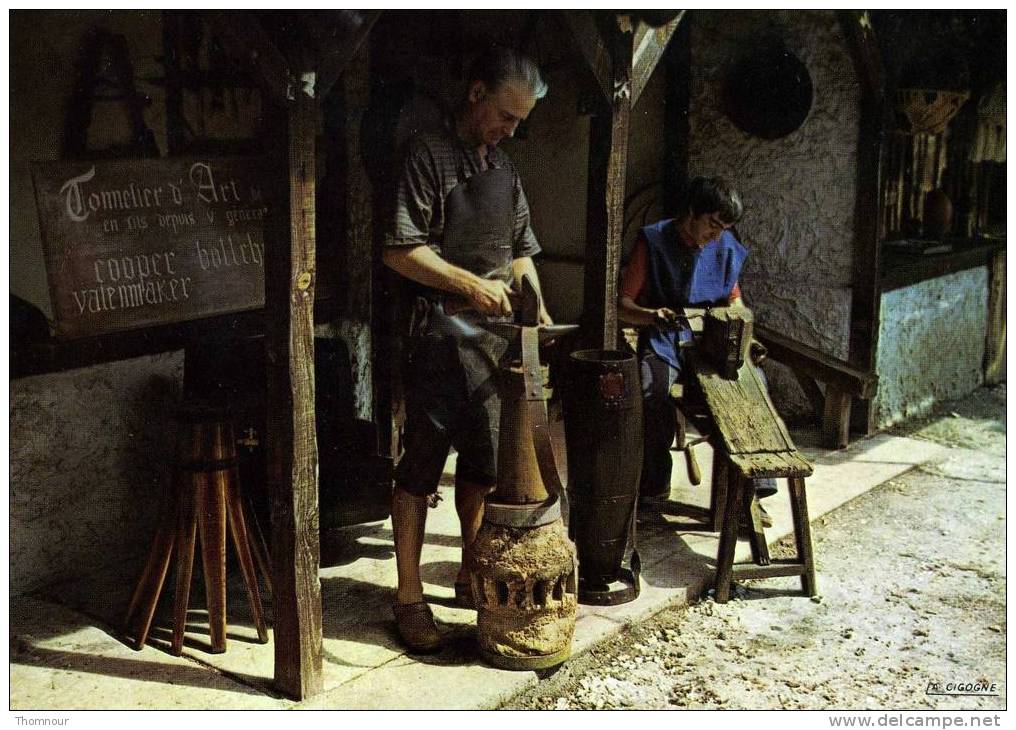 33 - VILLAGE MEDIEVAL DE LA HUME  -  L´ Atelier Du Tonnelier D´ Art   -  1981 - BELLE CARTE  - - Gujan-Mestras