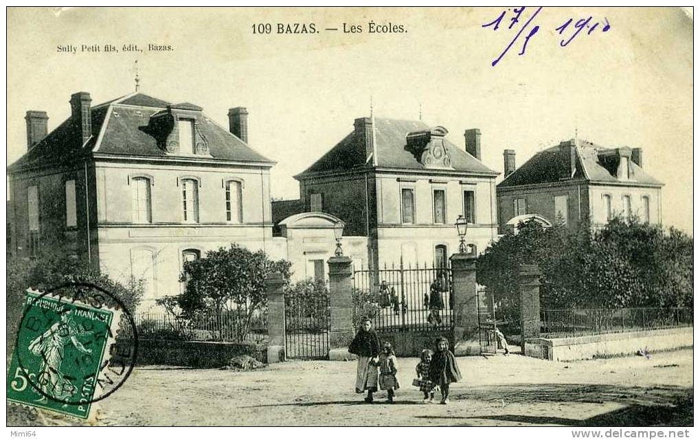 33 .   BAZAS . LES ECOLES .  ( CARTE POSTALE ABIMÉE AU COIN ET DECOLLÉE VOIR SCAN ) - Bazas