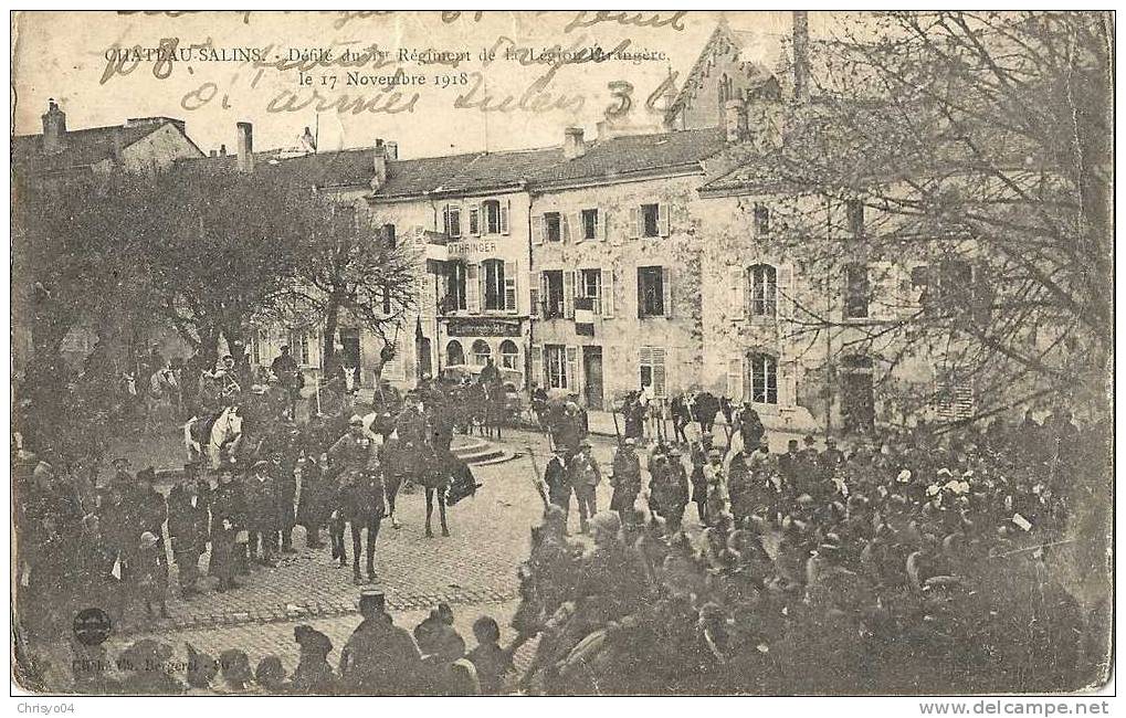 011hy   57 CHATEAU SALINS DEFILE DU 1ER REGIMENT DE LA LEGION ETRANGERE EN 1918 - Chateau Salins