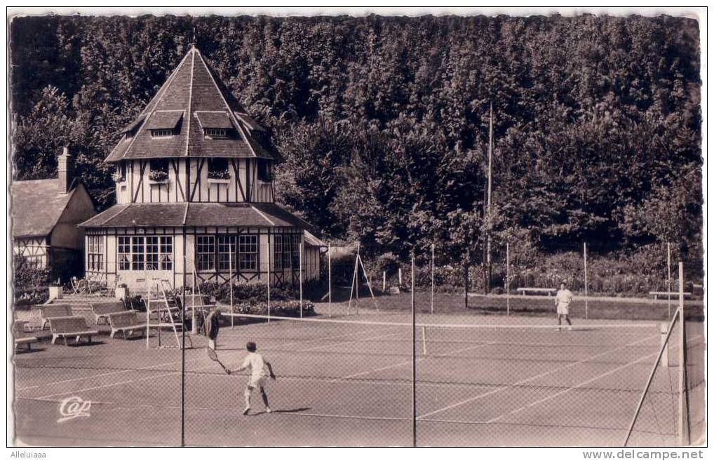 CPA SPORT/TENNIS/  Belle Carte Postale FRANCE ST-VALERY-EN-CAUX Real Photo Dentelée - Tennis