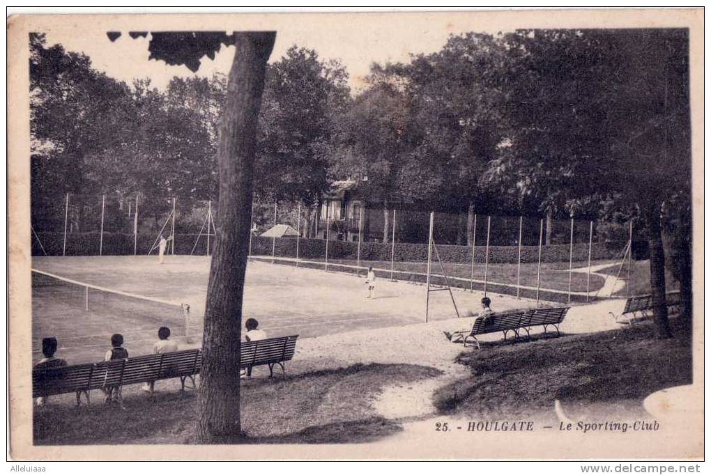 CPA SPORT/TENNIS/ Belle Carte Postale FRANCE HOULGATE Tennis Les Courts Animées - Tennis