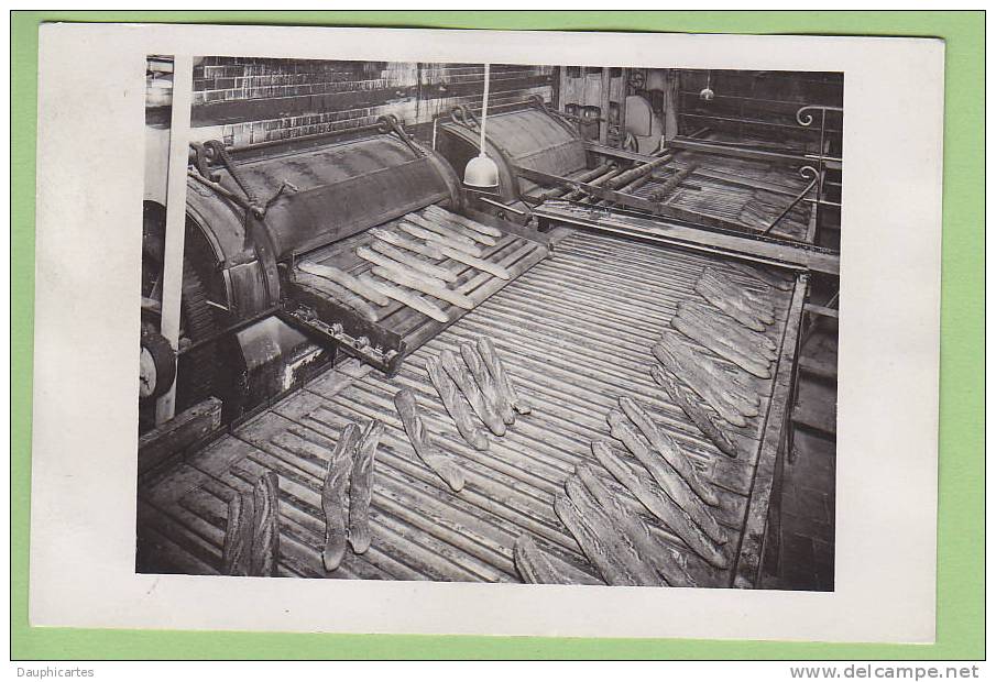 BOULANGERIE De L'Assistance Publique, PARIS 5, Photo Mai 1943, Paris. Sortie Des Baguettes De Pain. - Métiers