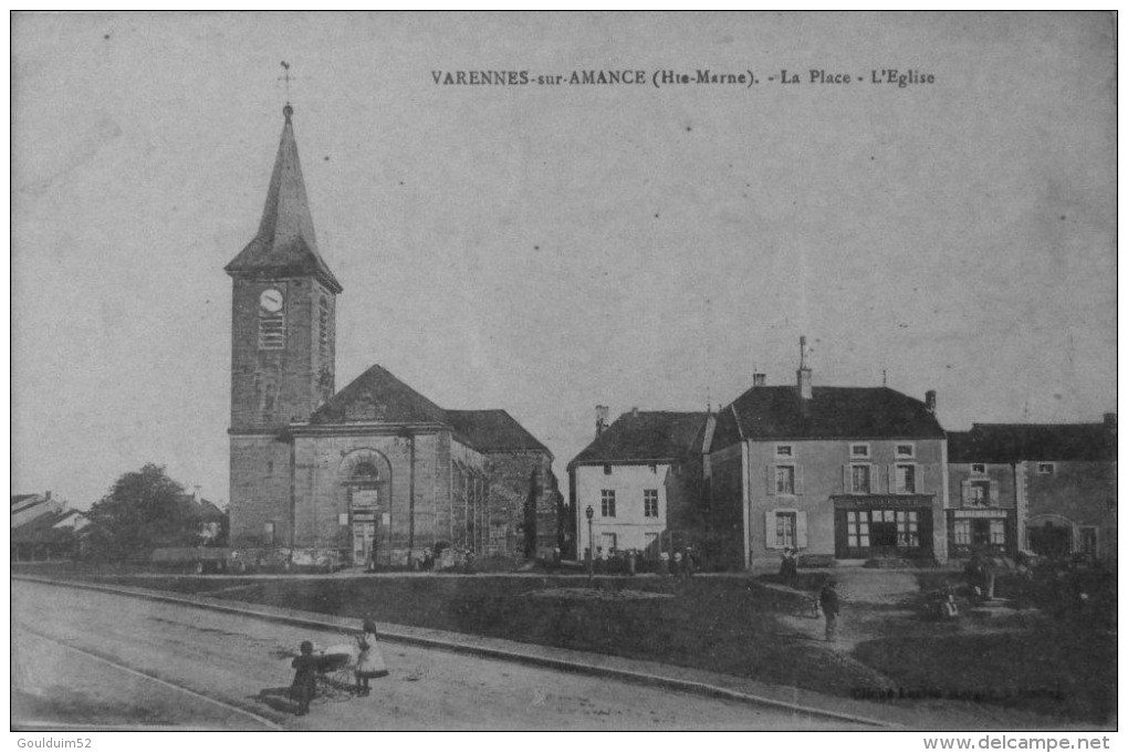 Varennes Sur Avance : La Place, L´église - Other & Unclassified