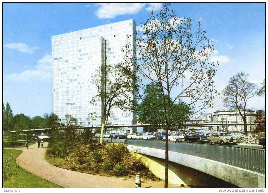 Dusseldorf Am Rhein - Blick Zur Neuen Hochstrasse - Duesseldorf