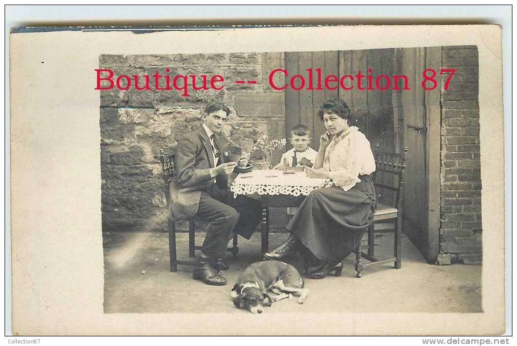 JOUEUR De CARTE - JEUX - CARTE PHOTO Des ANNEES 1910 /1920 - REAL PHOTOGRAPH POSTCARD - Playing Cards