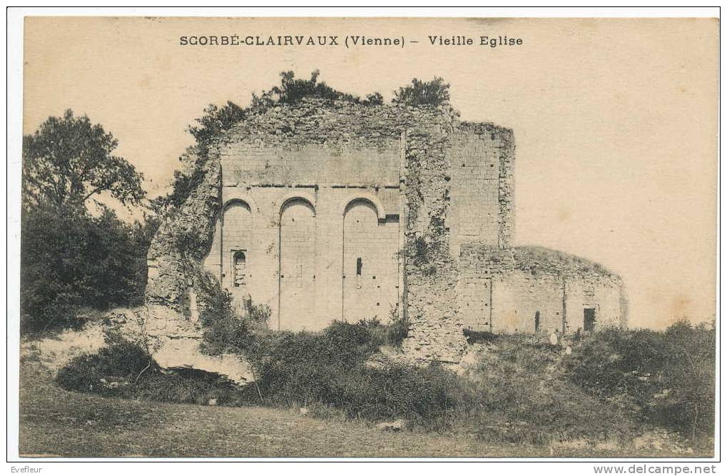 SCORBE-CLAIRVAUX  Vieille Eglise - Scorbe Clairvaux