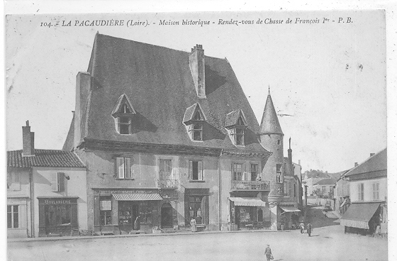 42 // LA PACAUDIERE - Maison Historique, Rendez Vous De Chasse De Francois 1er   PB 104 - La Pacaudiere