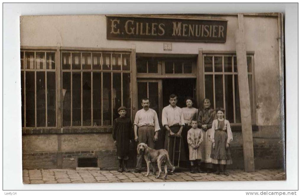 MENUISERIE -  E.GILLES Menuisier - Carte Photo Non Située - Personnages Devant L'atelier - Winkels