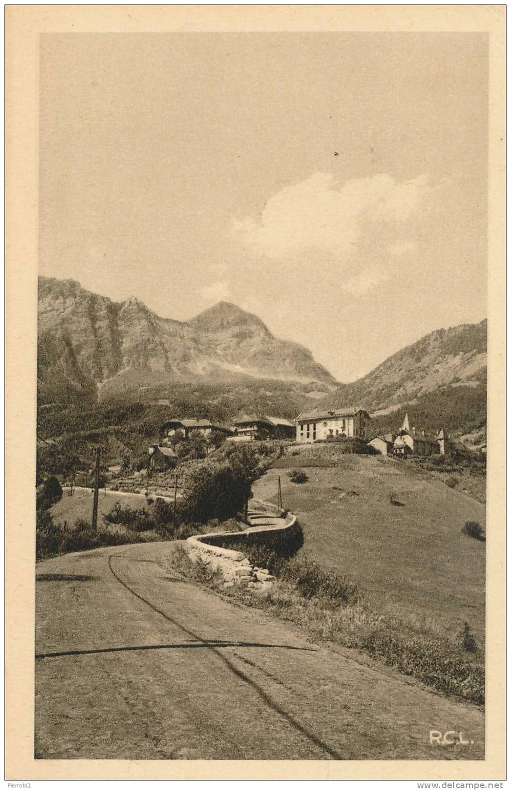 UGINE - Arrivée Par L'ancienne Route - Le Mont Charvin - Ugine