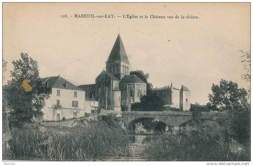 MAREUIL-SUR-LAY   L'Église Et Le Château Vus De La Rivière - Mareuil Sur Lay Dissais