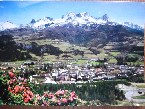 BARCELONNETTE VUE GENERALE LE CHAPEAU DE GENDARME EN 1968 - Carte Postale CP écrite Non Timbrée - état Correct - Barcelonnette