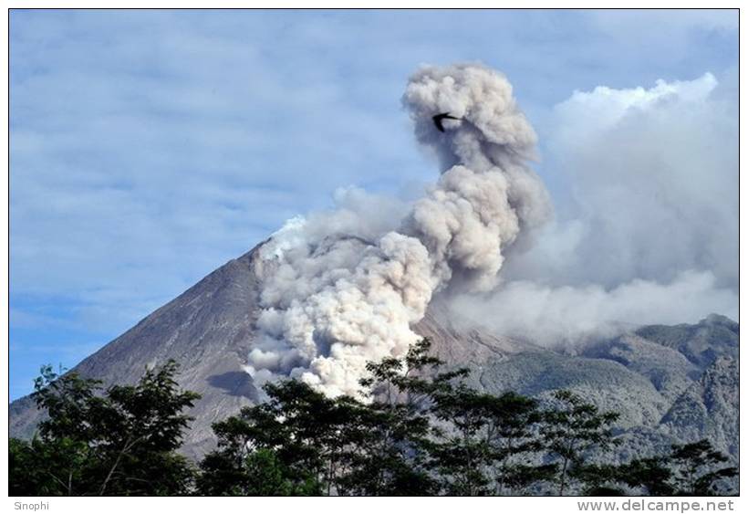 Y02-09 @    Volcano    , ( Postal Stationery , Articles Postaux ) - Volcanes