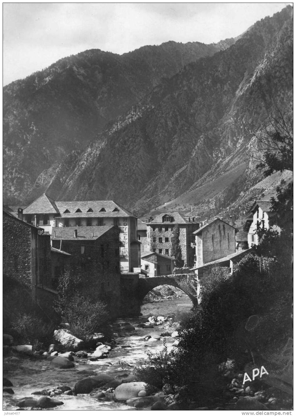 ESCALDES (Andorre) Cpsm Rivière Vue De La Ville - Andorre