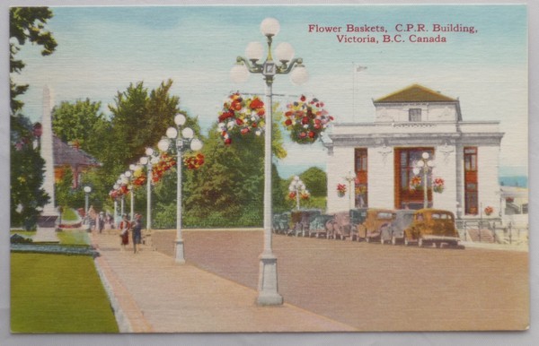 Flower Baskets, C.P.R. BUILDING,  Victoria BC Bristish Columbia CANADA - Vintage Postcard Ca 1930's-40's - Victoria
