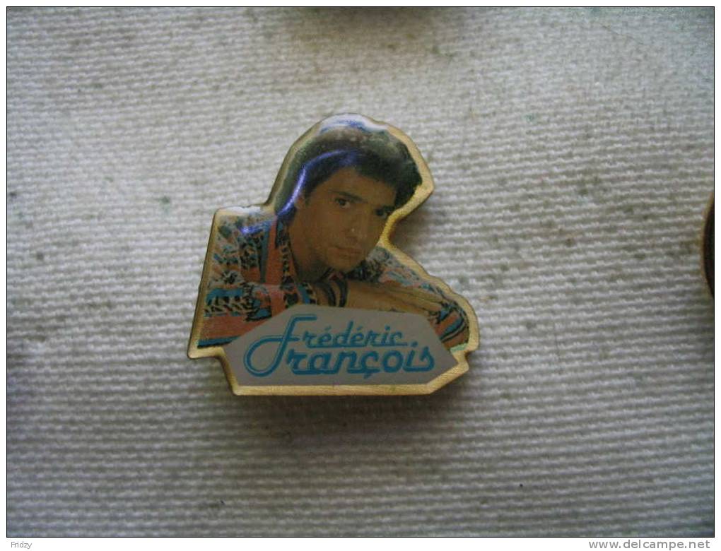 Pin´s Du Chanteur FREDERIC FRANCOIS - Personaggi Celebri