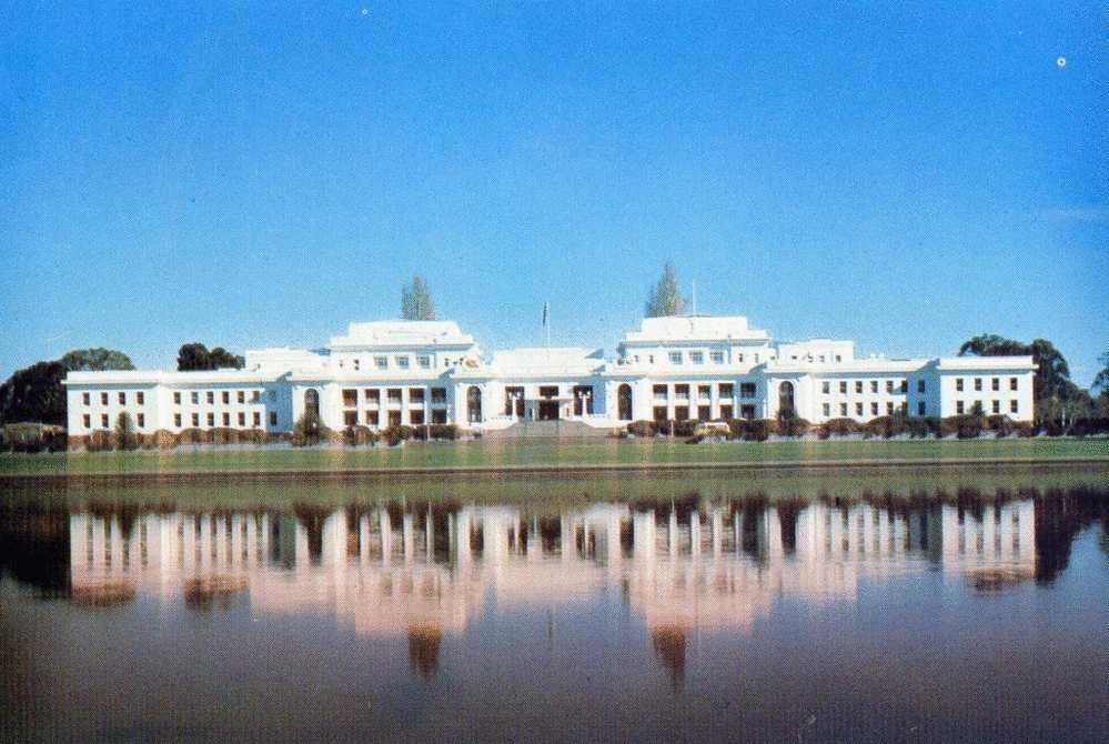 Australia 1976 Canberra - Parliament House Viewed Across Lake Burley Griffin Prepaid PC Unused - Canberra (ACT)