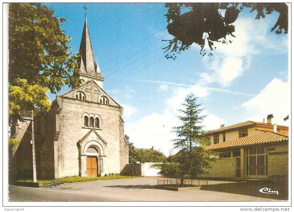 J: Deux  Sèvres  :  BRIOUX  Sur  BOUTONNE : La  Place  De  L ' église - Brioux Sur Boutonne