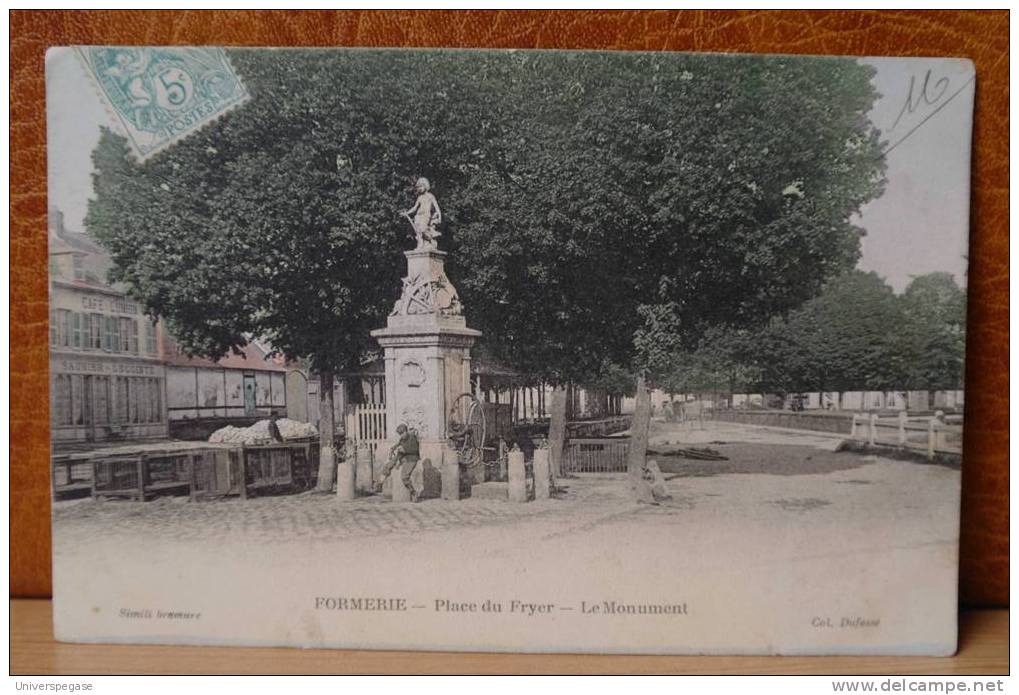 Formerie - Place Du Fryer - Le Monument - Formerie