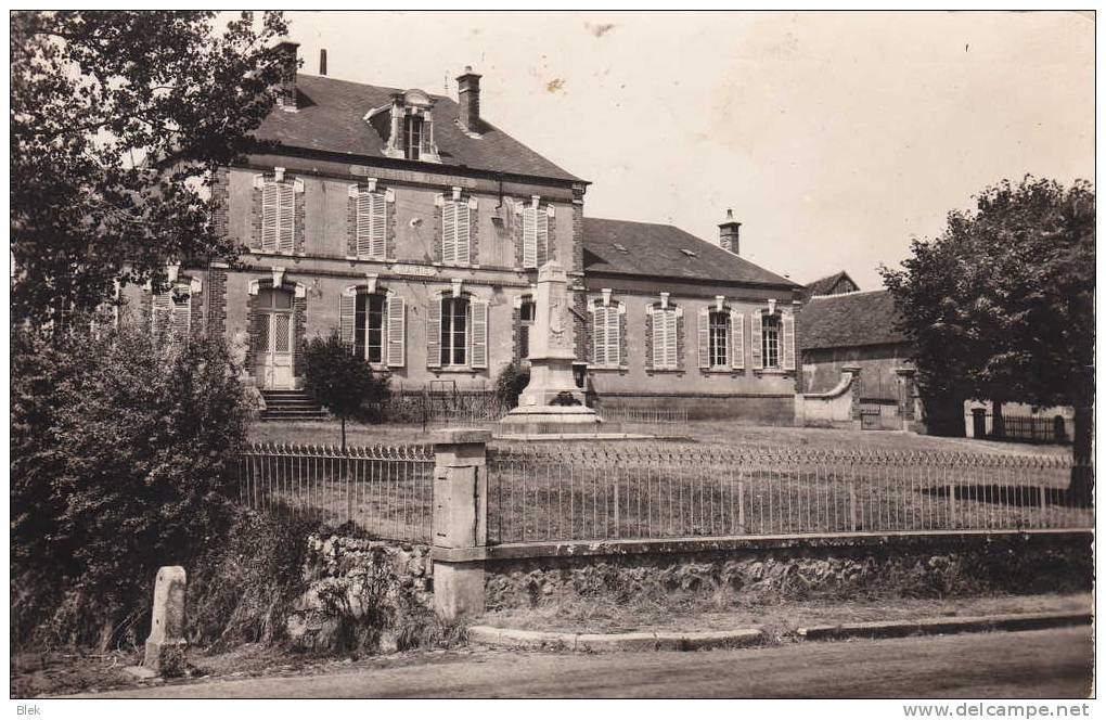 89. Yonne :  Fontaines : La Mairie , Les écoles . - Fontaines Salees