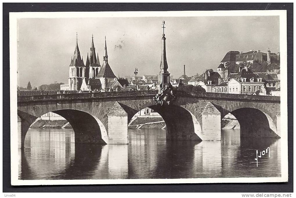 CPSM-PHOTO  ANCIENNE- FRANCE- BLOIS (41)-PONT DE PIERRE ET SA FLECHE CENTRALE EN GROS PLAN- L'EGLISE ST NICOLAS- 2 SCANS - Blois