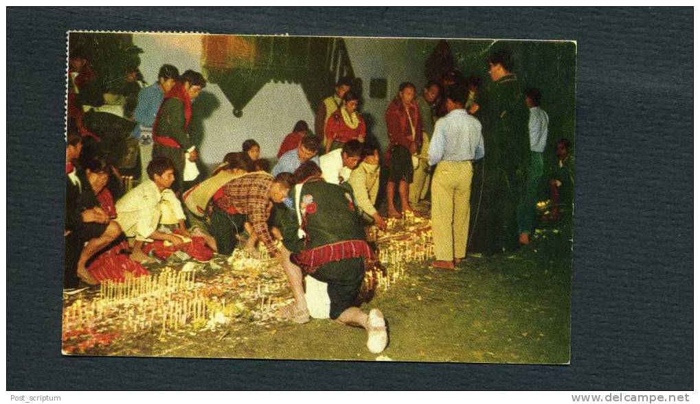 Amérique - Guatemala - Indeginas Prando En La Iglesia De Chichicastenango - Guatemala