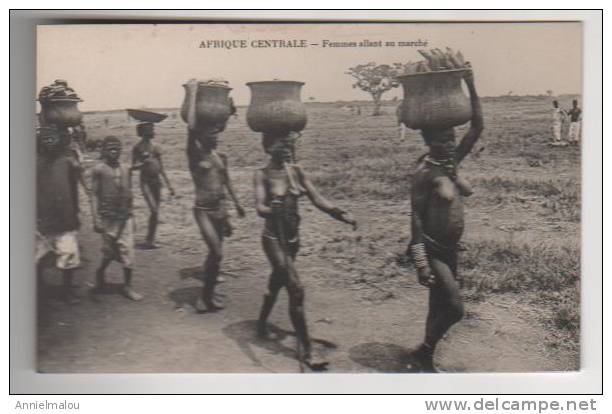 AFRIQUE CENTRALE  -  Femmes Allant Au Marché  - Seins Nus - Centraal-Afrikaanse Republiek