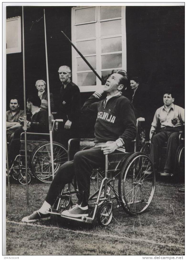 P 300 - PHOTO - FESTIVAL INTERNATIONAL SPORTIF POUR INFIRMES - Mondeville 1954 - Voir Descriptif - - Atletiek