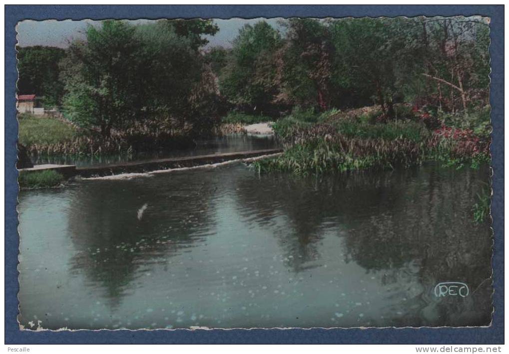 18 CHER - CP VOUZERON - LE DEVERSOIR DU LAVOIR SUR LE BARENGEON - M. ROUSSEL PHOTO EDITEUR CHATEAUROUX N° 6701 - Vouzeron