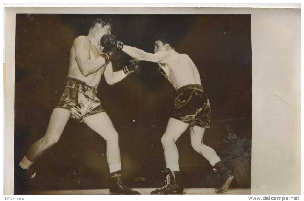 P 328 - PHOTO - BOXE - Palais Des Sports MILAZZO Gagne Son Premier Combat Contre VAN DAM, Ect 1952 - Voir Résumé - - Autres & Non Classés