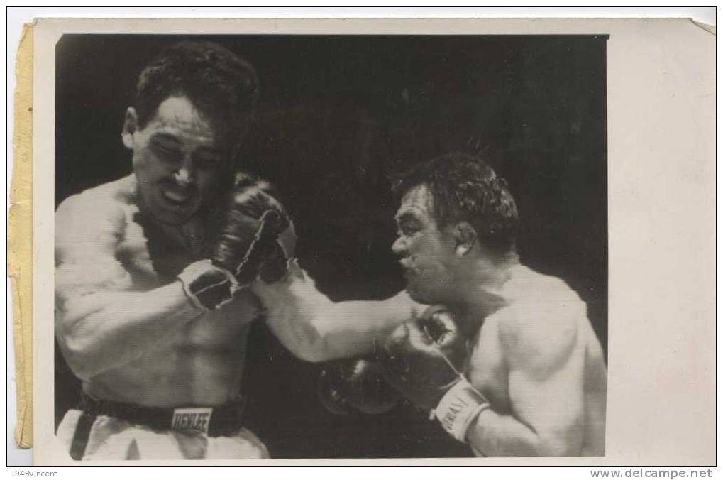 P 332 - PHOTO - BOXE -Au MADISON SQUARE GARDEN VILLEMAIN Lance Sa Droite à DANNY NARDICO -, Ect 1952 - Voir Résumé - - Sonstige & Ohne Zuordnung