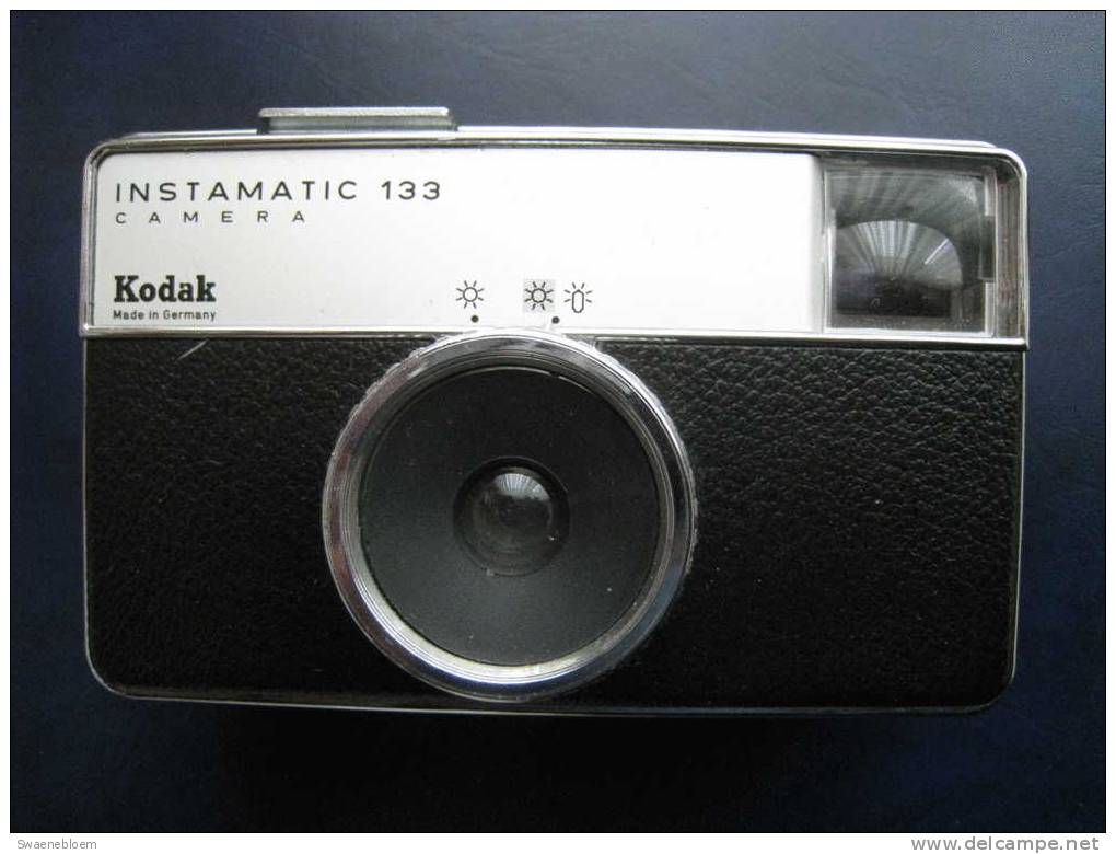 Fototoestel - Kodak Instamatic 133 Was Een 126 Cartridge Film Camera Geïntroduceerd Door Kodak In 1968 - 4 Foto"s - Fotoapparate