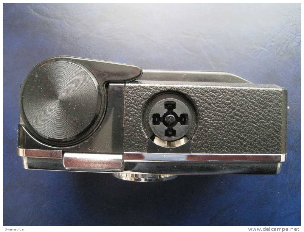 Fototoestel - Kodak Instamatic 133 Was Een 126 Cartridge Film Camera Geïntroduceerd Door Kodak In 1968 - 4 Foto"s - Appareils Photo