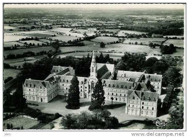 LA SALLE De VIHIERS: Vue Générale Aérienne De La Maison Mère Des Filles De La Charité Du Sacré Coeur De Jésus - Other & Unclassified