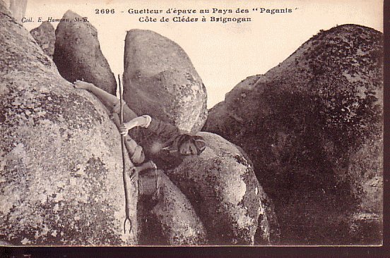 CPA.   COTE DE CLEDES A BRIGNOGAN.     Guetteur D'épave Au Pays Des "Paganis".      1916. - Brignogan-Plage
