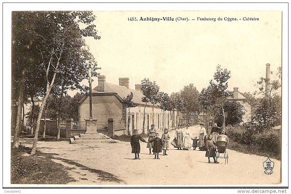 18  AUBIGNY-VILLE FAUBOURG DE CYGNE CALVAIRE ANIMEE TRES  BON ETAT VOIR SCAN - Aubigny Sur Nere