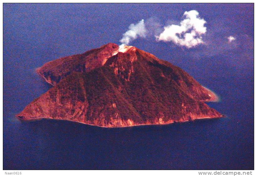 Volcano  ,   Postal Stationery -Articles Postaux -Postsache F (Y03-05) - Volcanos