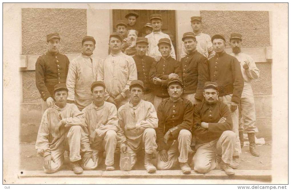 Carte Photo Militaria Uniformes Uniforme ( Soldats Militaires , Chien... ) (2 )  * PRIX FIXE - Uniformes