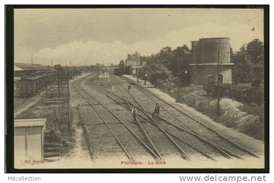 45 PITHIVIERS / La Gare / - Pithiviers