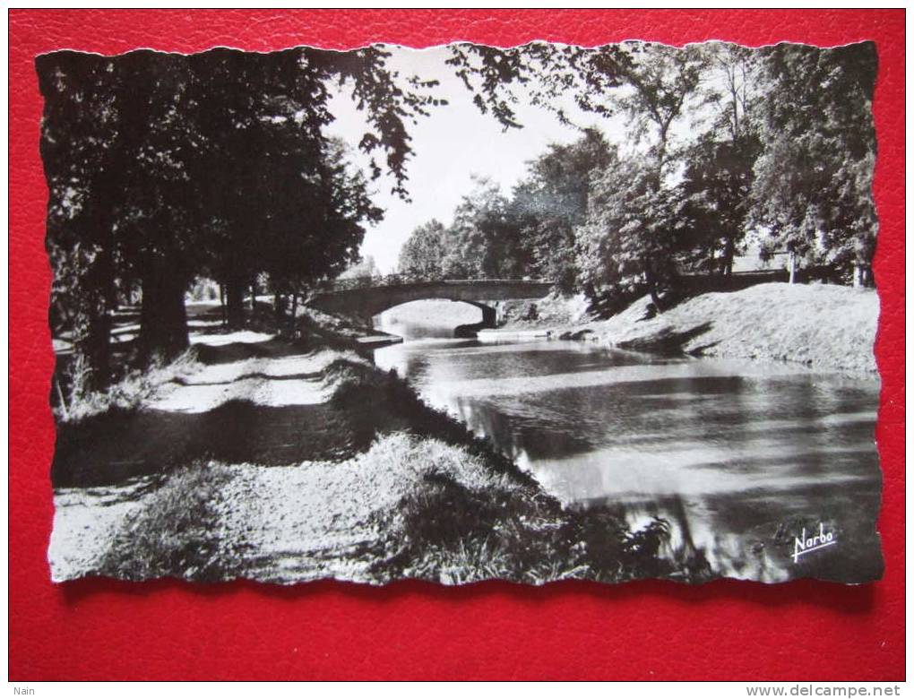 82 - VALENCE D'AGEN ( Tarn Et Garonne ) - UN JOLI COIN SUR LE CANAL - CPSM - - Valence