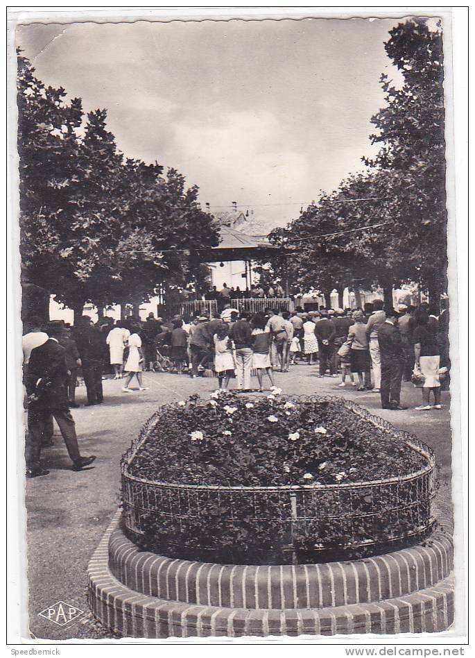 16917- MEZE - La Promenade Et Le Kiosque à Musique . 2099 Ed S Audumares PAP Concert Fanfare - Mèze