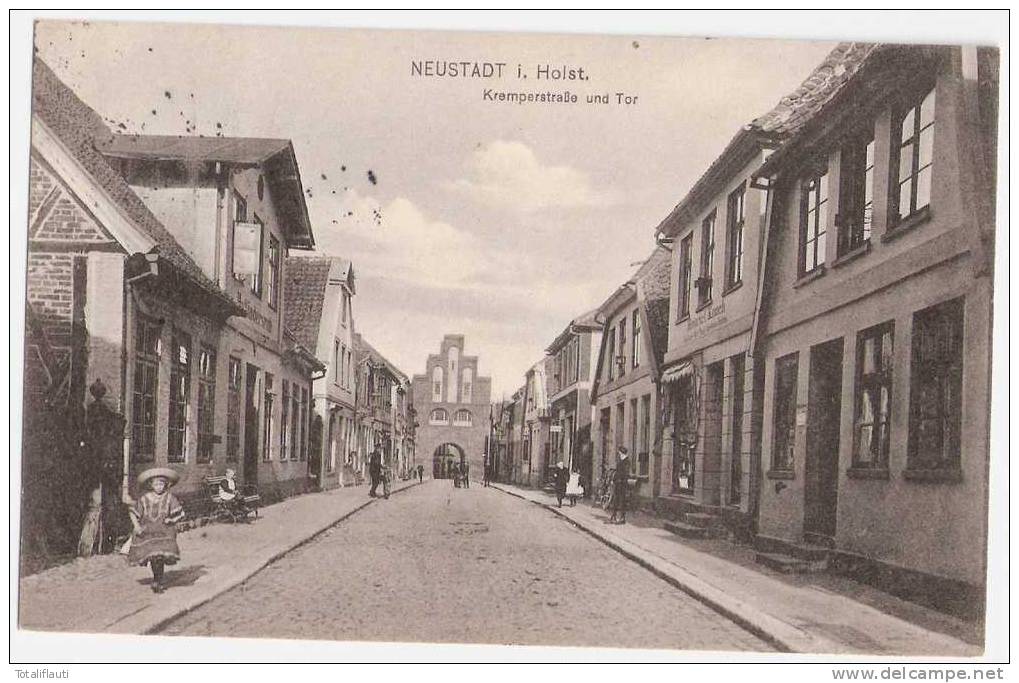 Neustadt Holstein Kremperstraße Belebt Holländersruh 1. Haus Links Heinrich Knoch 2. Haus Rechts 23.7.1913 Gelaufen - Neustadt (Holstein)