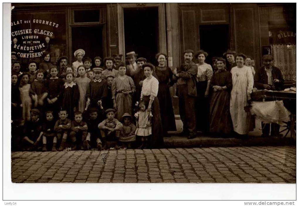 Carte Photo Confiserie A Situer  Personnages Porte Un Chien  Marchand De 4 Saisons - Winkels