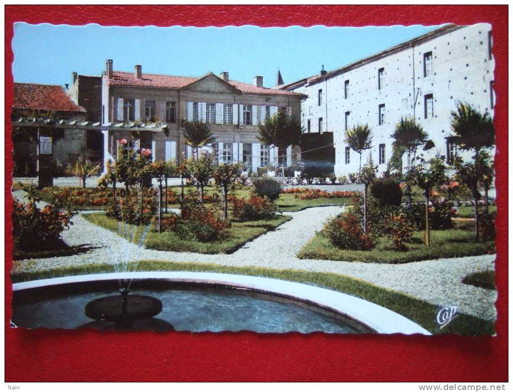 81 - LAVAUR - L'HOTEL DE VILLE ET LES JARDINS - CPSM - - Lavaur