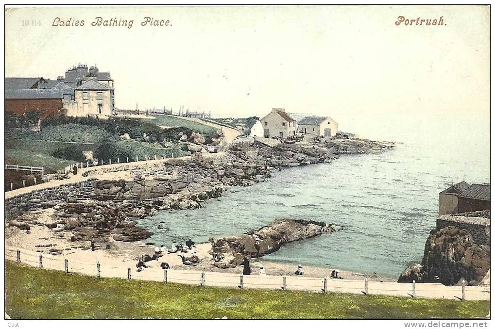 PORTRUSH    AT  THE  LADIES ' BATHING  PLACE - Antrim